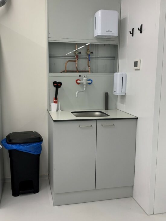 Wash basin (hot/cold tap) in the lab spaces, Paalbergweg 2-4 Amsterdam